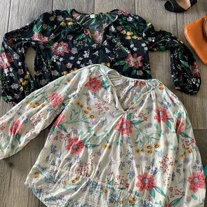 Lot of 2! Floral V-Neck Women's Tops